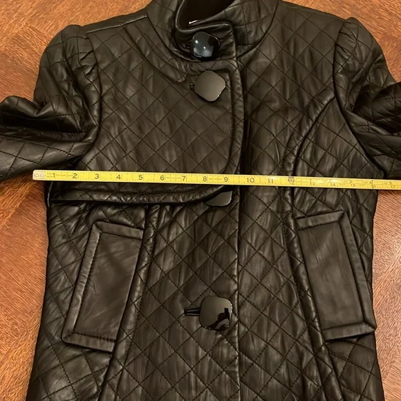 Peter Nygard Quilted Black Leather Jacket Cropped Fitted Size 6 - Picture 13 of 15